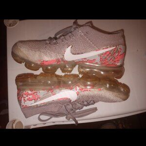Women’s 8 Nike Air VaporMax Flyknit Camo Digi Atmosphere Pink